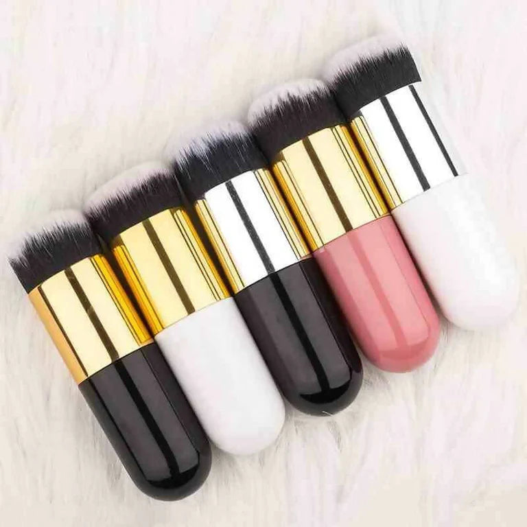Favon Pack of 1 Foundation Cum Blush Brush and 1 Blender Puff - Combo