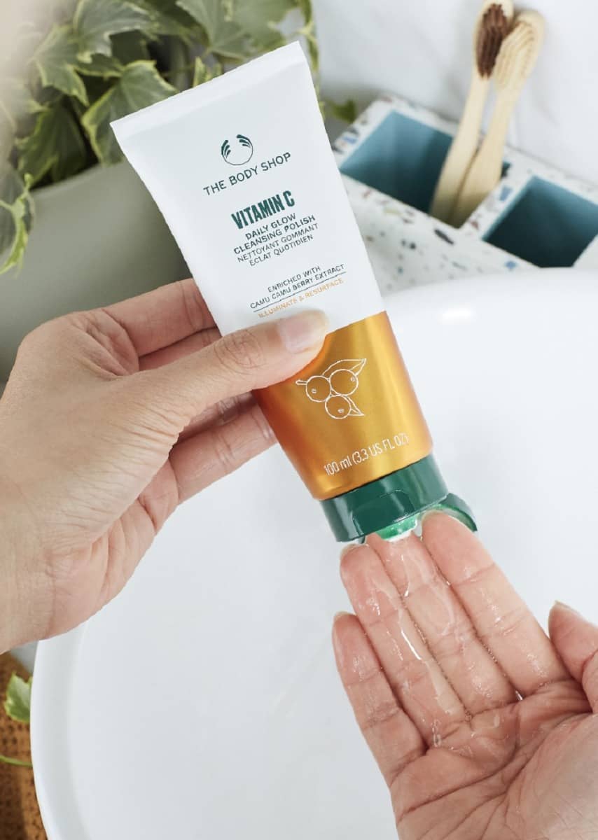 The Body Shop Vitamin C Daily Glow Cleansing Polish -100 ml