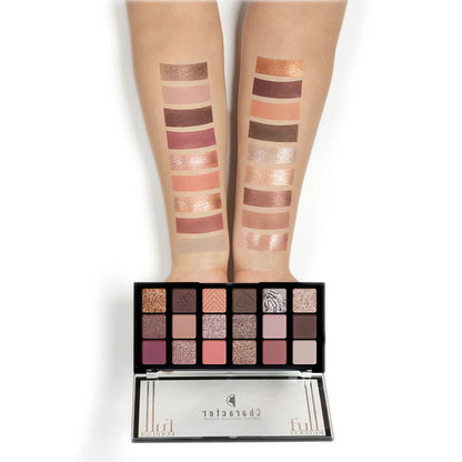 Character 18 Color Eyeshadow Palette - Smoky Elegance Cfc002 - 28.8 gm