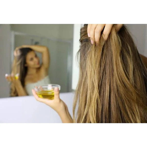 GLAMOUR WORLD AYURVEDIC Glow Red Onion Hair Oil - 100 ml