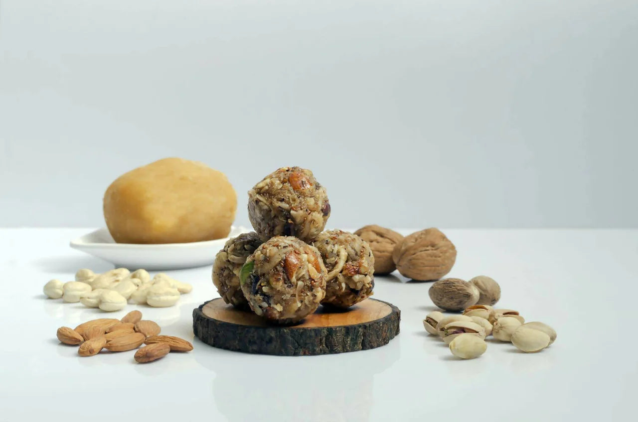 Vijaya Karadant Dink Laddu (Dryfruits Laddu)