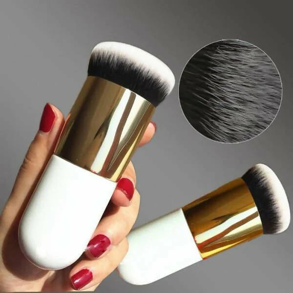 Favon Pack of 1 Foundation Cum Blush Brush and 1 Blender Puff - Combo